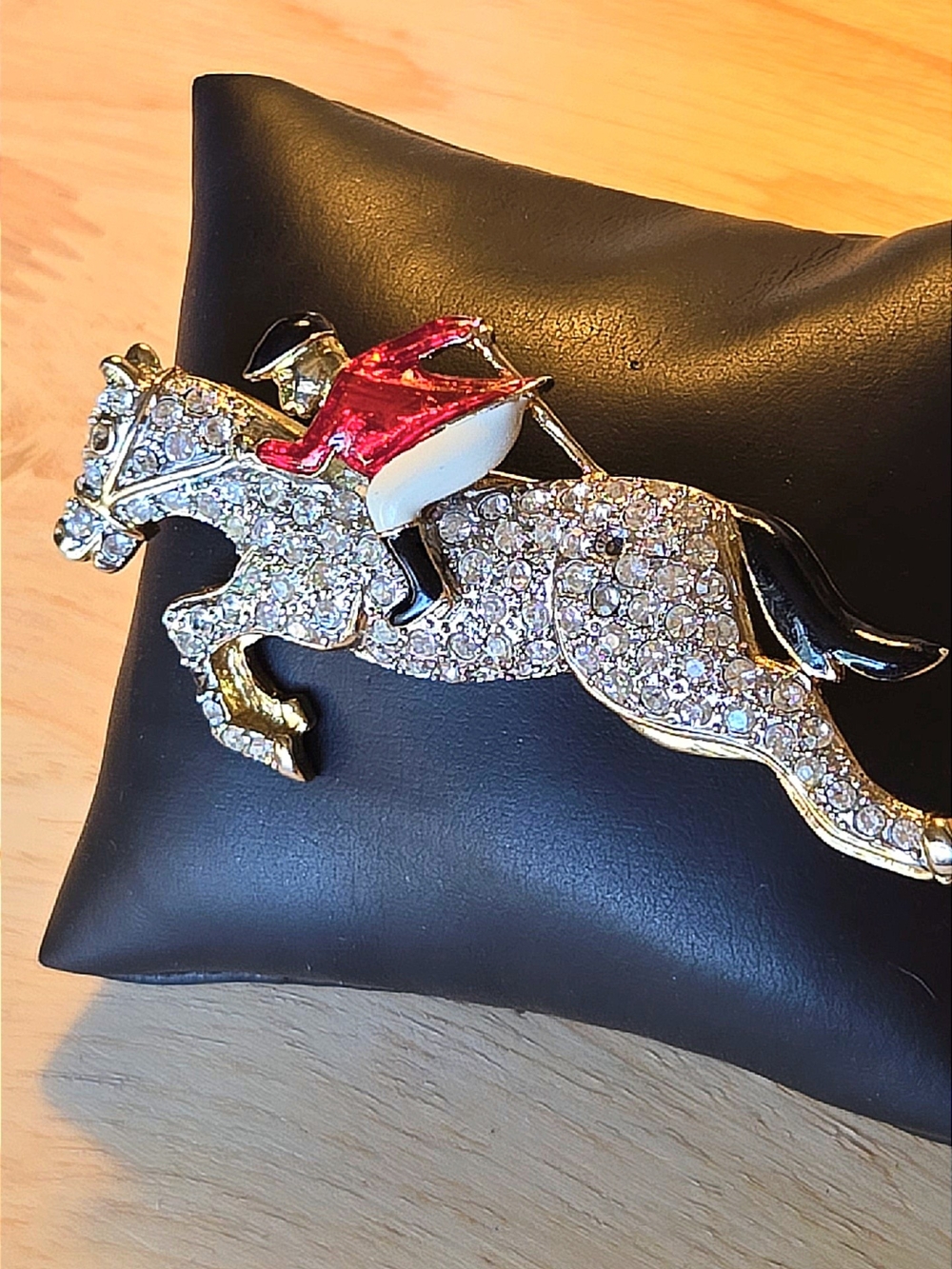 Vintage Gold Tone Crystal Rhinestones Hunter Jumper Brooch